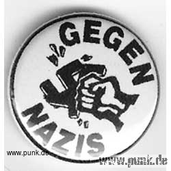 : Gegen Nazis-Button in weiss